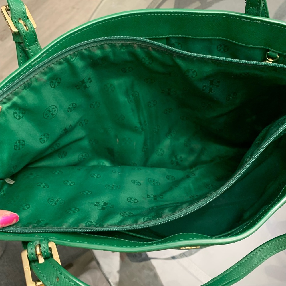 Tory Burch Emerald Green Leather Tote with Gold Accents - Picture 9 of 9